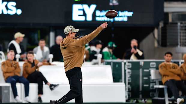 El mariscal de campo lesionado Aaron Rodgers no volverá a jugar esta temporada